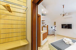 Tolentino Studio Flat by Napoliapartments