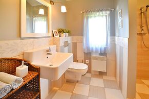 Large Holiday Home With Private Garden
