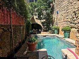 Chez Vous a Uzes, Heated Pool, Garden, Historic Centre