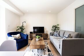 Coates House by Guestz
