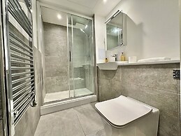 Coates House by Guestz