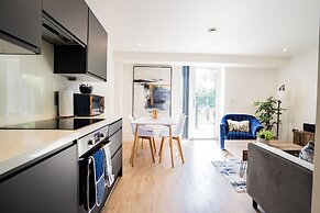 Coates House by Guestz