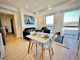 Coates House by Guestz