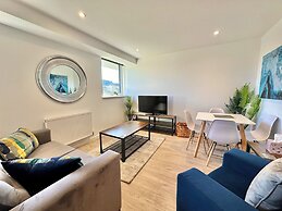 Coates House by Guestz