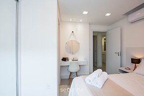 Apto c/ piscina e churrasq, 280m da praia IMD0502