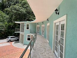 Torraille Waterfall Villas