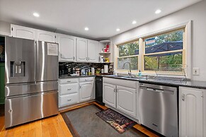 West Point Villa - Jacuzzi Pool BBQ Games Pets