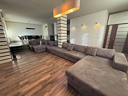 Yarema Forest House