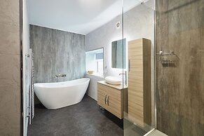 Host Stay The Byres