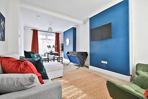 Charming 3 Bed Home Near Caerphilly Castle