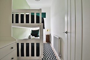 Charming 3 Bed Home Near Caerphilly Castle