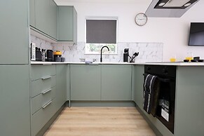 Chic 2 Bed Flat Near Central Cardiff
