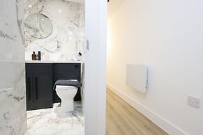 Chic 2 Bed Flat Near Central Cardiff