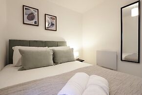 Chic 2 Bed Flat Near Central Cardiff