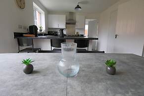 The Haven Modern 4-bed Home With Garden