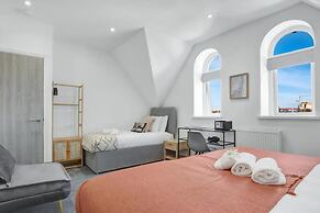 Cardiff City Base Modern 2-bed Apartment