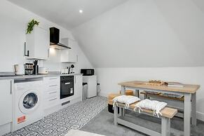 Group Getaway Stylish 2-bed Cardiff Flat