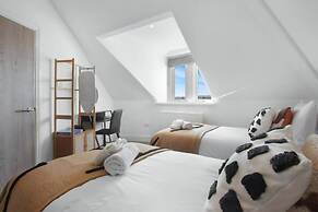 Group Getaway Stylish 2-bed Cardiff Flat
