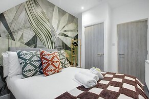 Group Getaway Stylish 2-bed Cardiff Flat