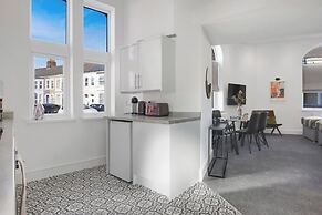 Compact 1-bed Flat for Friends & Colleagues