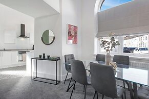 Compact 1-bed Flat for Friends & Colleagues