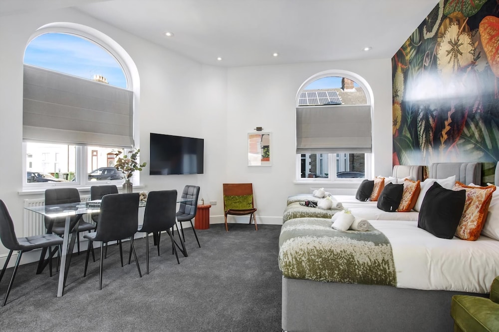 Compact 1-bed Flat for Friends & Colleagues