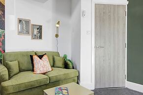 Compact 1-bed Flat for Friends & Colleagues