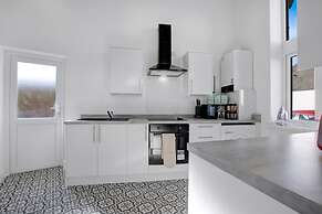Compact 1-bed Flat for Friends & Colleagues