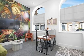 Stadium View Family & Group 3-bed Retreat
