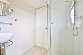 Spacious 3 Bed Home With Pool Table