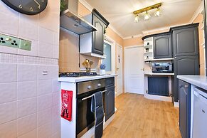 Spacious 3 Bed Home With Pool Table