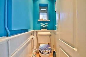 Spacious 3 Bed Home With Pool Table