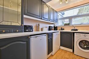 Spacious 3 Bed Home With Pool Table