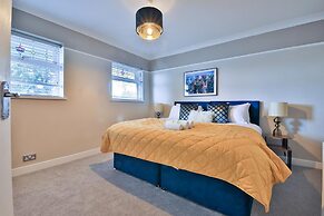 Spacious 3 Bed Home With Pool Table