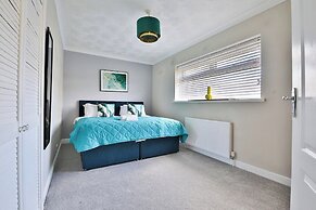 Spacious 3 Bed Home With Pool Table