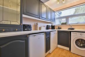 Spacious 3 Bed Home With Pool Table