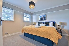 Spacious 3 Bed Home With Pool Table
