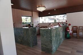 La Roza Hotel and Grill Restaurant