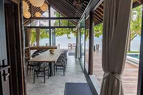 Kalamari Luxury Beach Front Villa