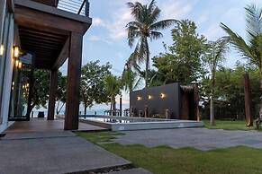Kalamari Luxury Beach Front Villa