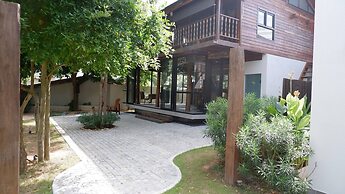 Kalamari Luxury Beach Front Villa