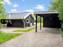 5 Star Holiday Home in Dronningmolle
