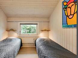 5 Star Holiday Home in Dronningmolle