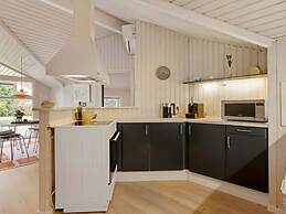 5 Star Holiday Home in Dronningmolle