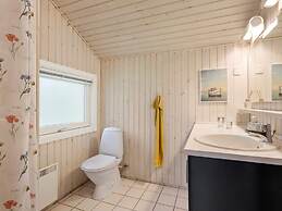 5 Star Holiday Home in Dronningmolle