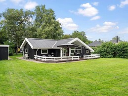 5 Star Holiday Home in Dronningmolle