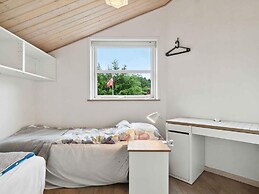 5 Star Holiday Home in Farvang