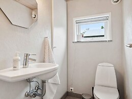 5 Star Holiday Home in Farvang