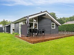 5 Star Holiday Home in Farvang