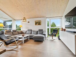 5 Star Holiday Home in Farvang
